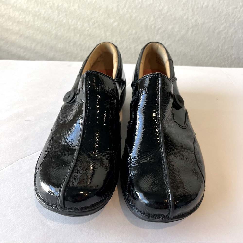 Clarks Artisan Unstructured Unloop Leather Slip O… - image 3